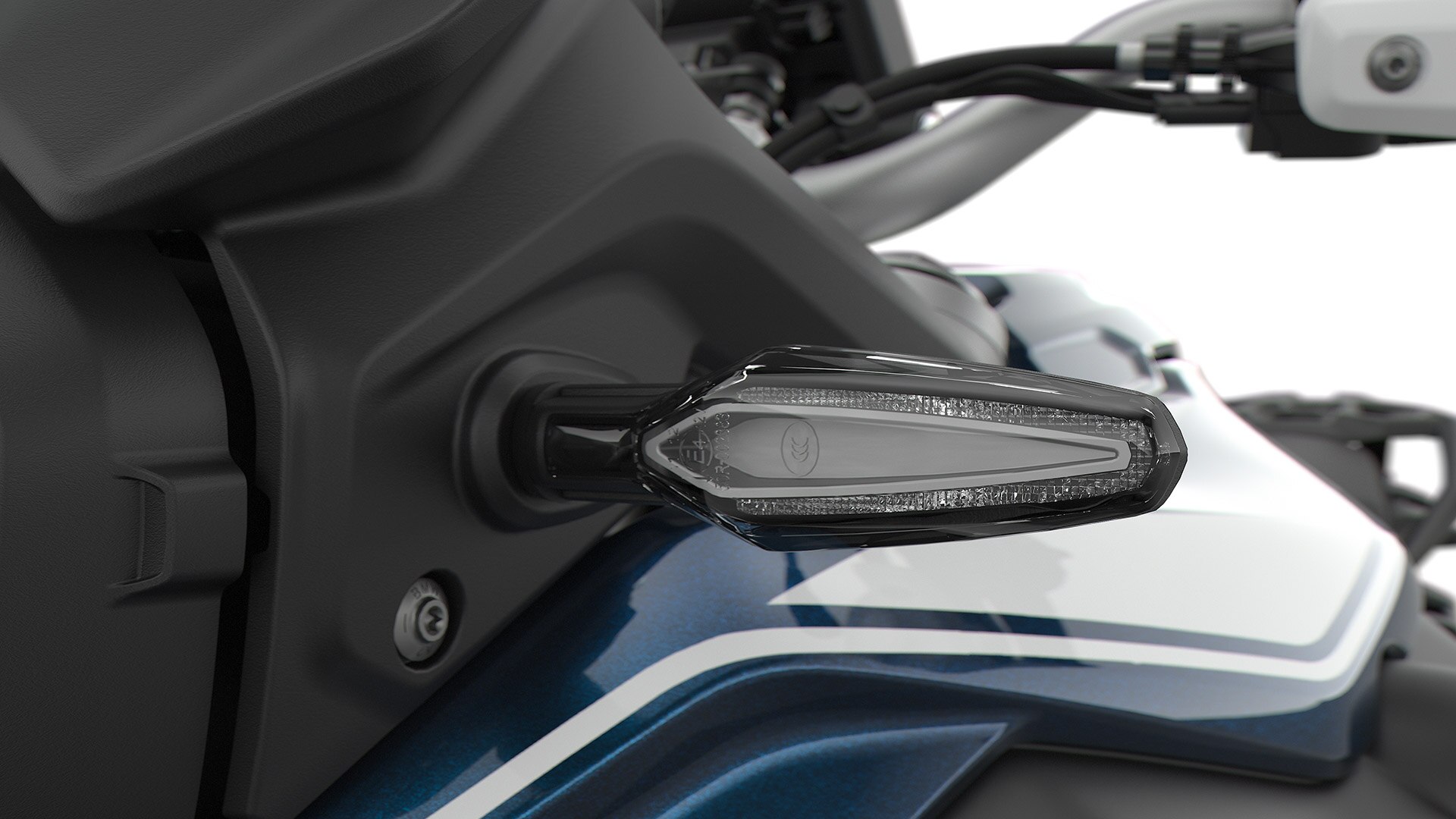 Näeme F 850 GS-i LED-suunatulesid.