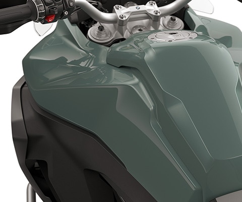 BMW Motorradi F 900 GS Adventure’i küljepaneelid suure 23-liitrise paagiga