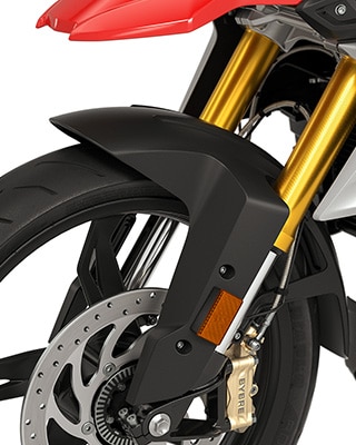 Näeme G 310 GS-i kuldset anodeeritud pöördasendis kahvlit.