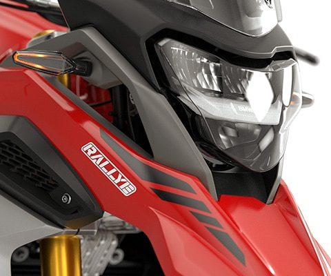 Näeme G 310 GS-i LED-esitulesid koos päevasõidutuledega.
