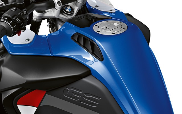Näeme R 1250 GS Adventure’i 30-liitrist kütusepaaki.