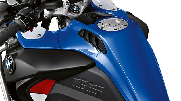 Näeme R 1250 GS Adventure’i 30-liitrist kütusepaaki.