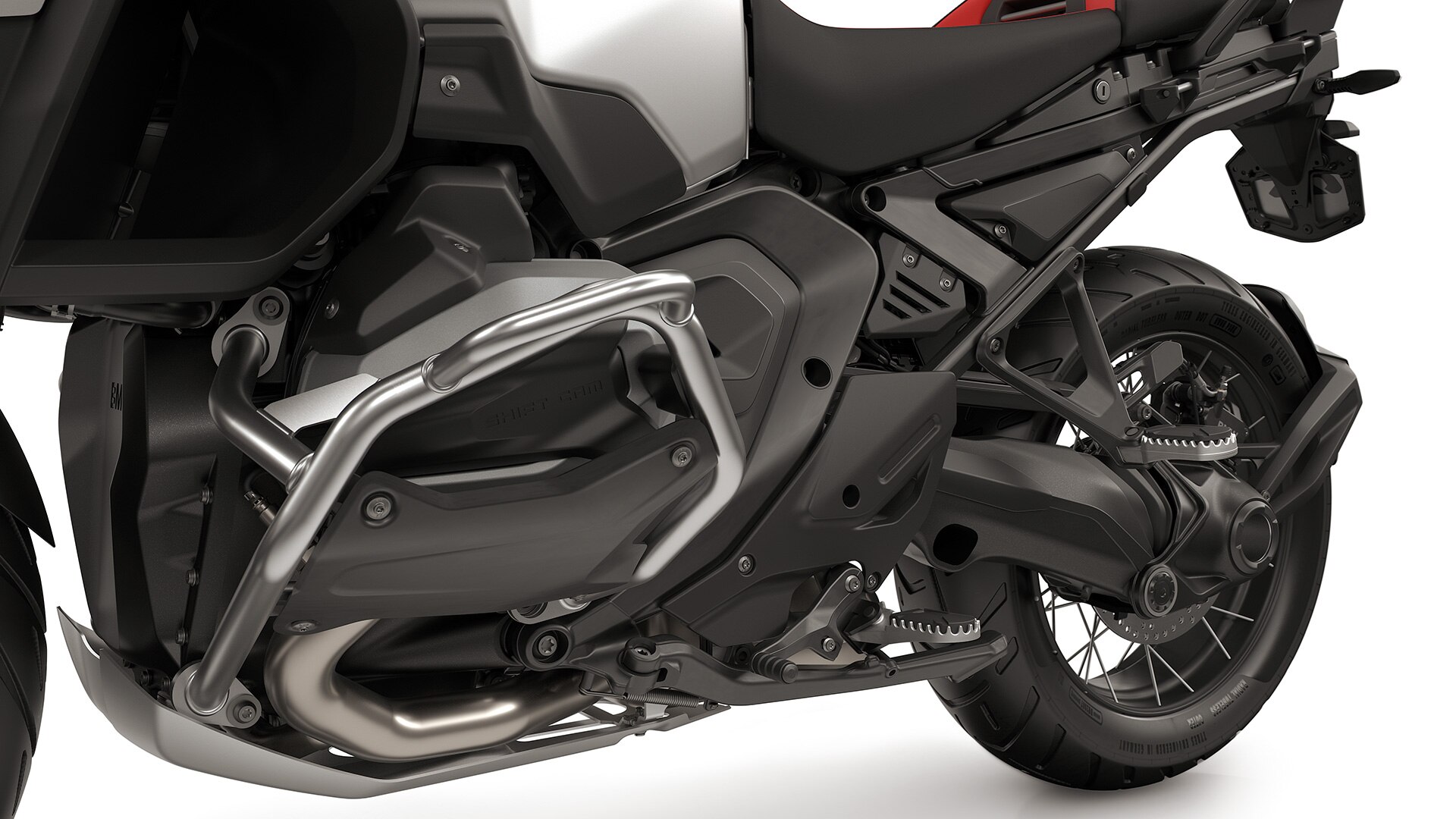 Enduro omadused, nagu suur mootori kaitse, kokkuklapitav pidurisang ja reguleeritav käiguvahetusleaver, enduro jalatoed, sealhulgas kaassõitja jalatugi