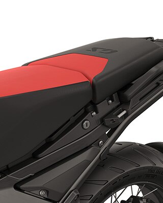 Kõrge sõitjaiste ja sportlik kaassõitjaiste (Rallye istme välimus)