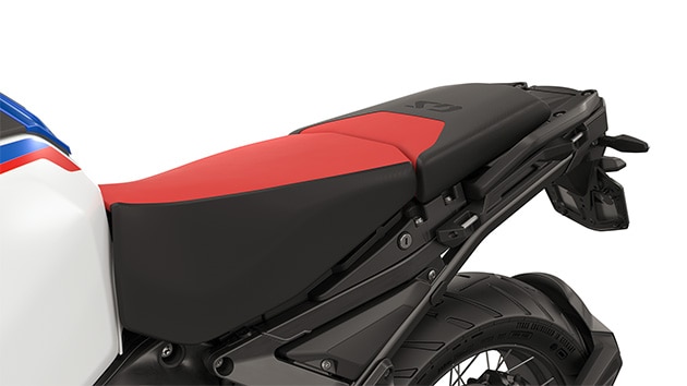 Kõrge sõitjaiste ja sportlik kaassõitjaiste (Rallye istme välimus)