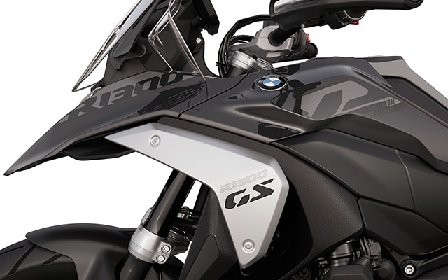 Kiri „Triple Black“ BMW Motorradi R 1300 GS-il