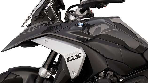 Kiri „Triple Black“ BMW Motorradi R 1300 GS-il