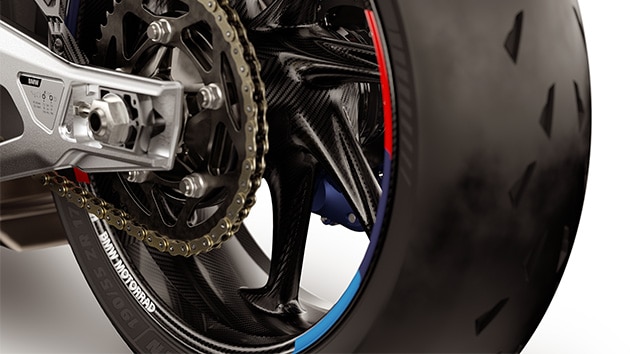 M 1000 RR-i kleebisedisainiga M Carboni veljed