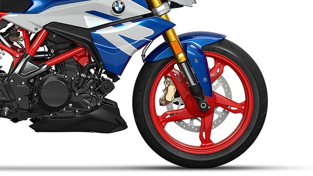 Näeme G 310 R-i valualumiiniumist velge.