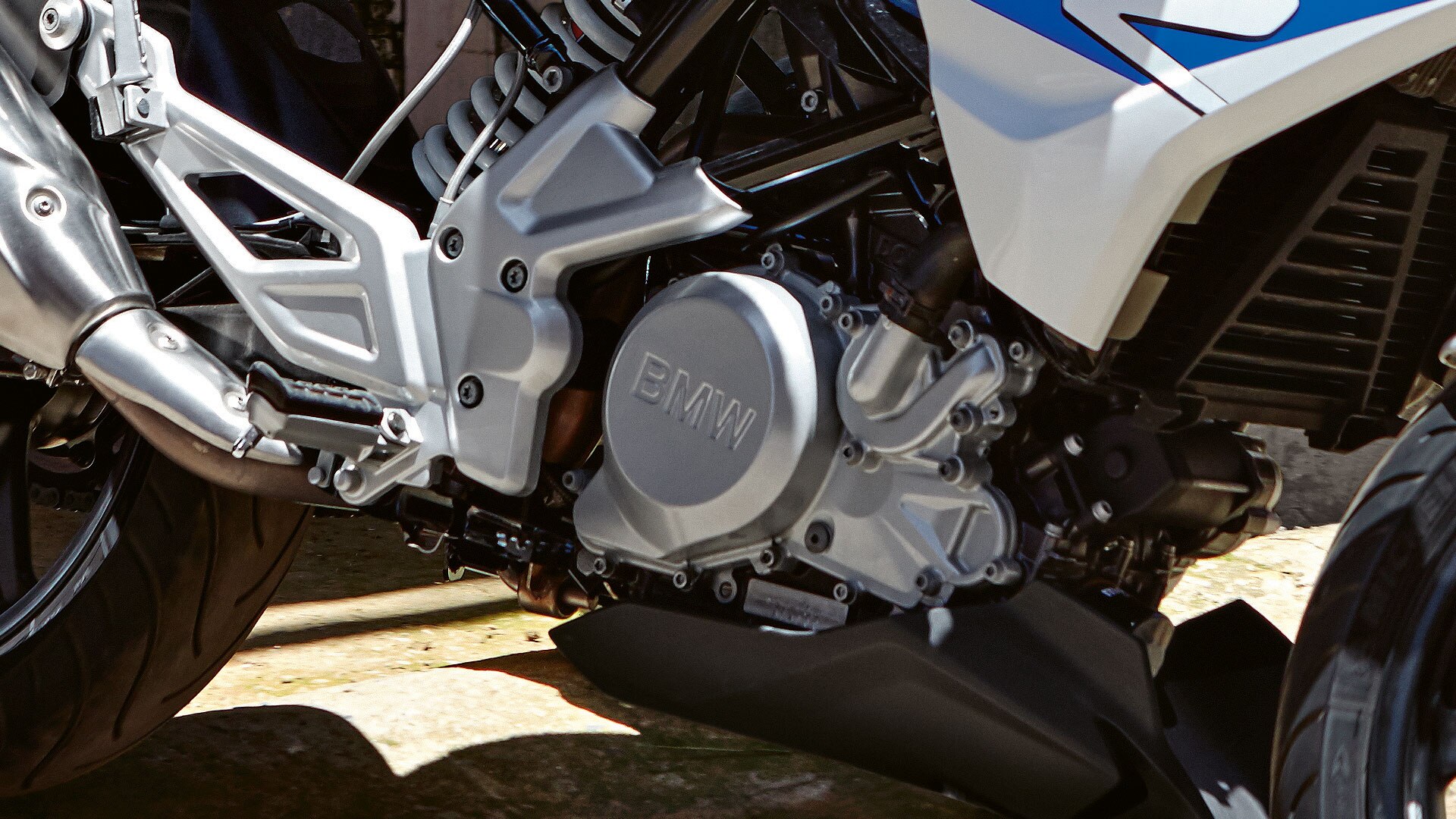 Innovative single-cylinder engine.