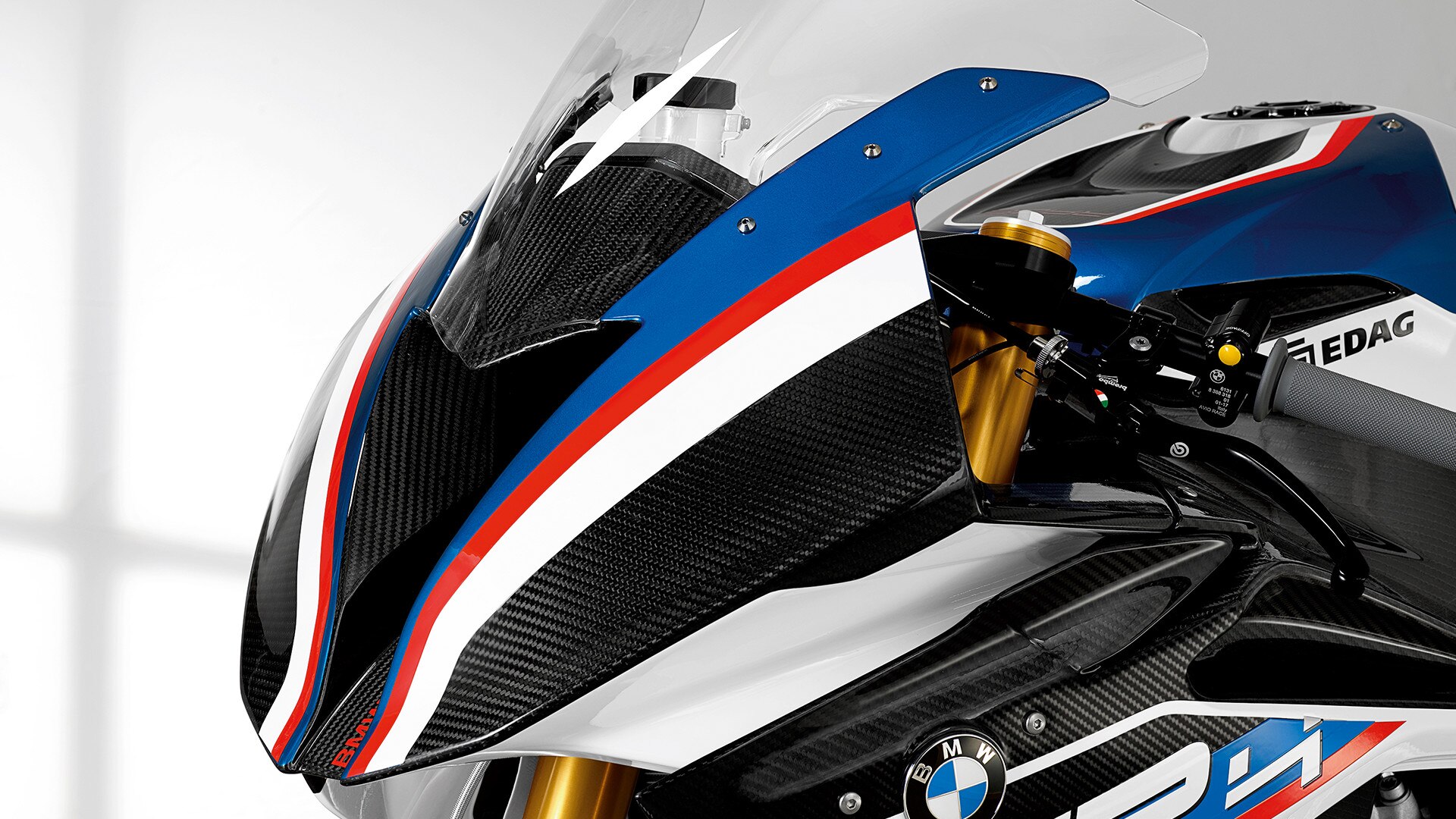 HP4 Race‘i süsinikust esiosa