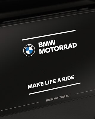 Fookus BMW Motorradi alguskuvaga värviekraanil.