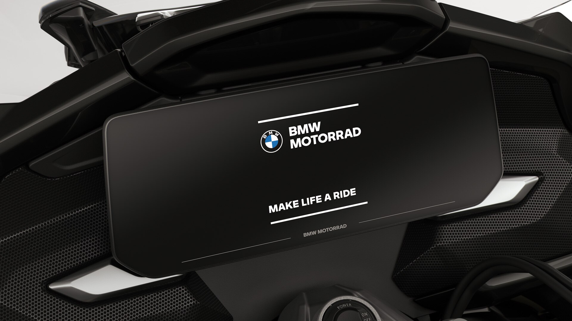 Fookus BMW Motorradi alguskuvaga värviekraanil.