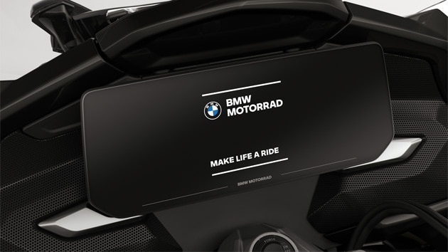 Fookus BMW Motorradi alguskuvaga värviekraanil.