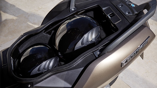 C 650 GT storage space